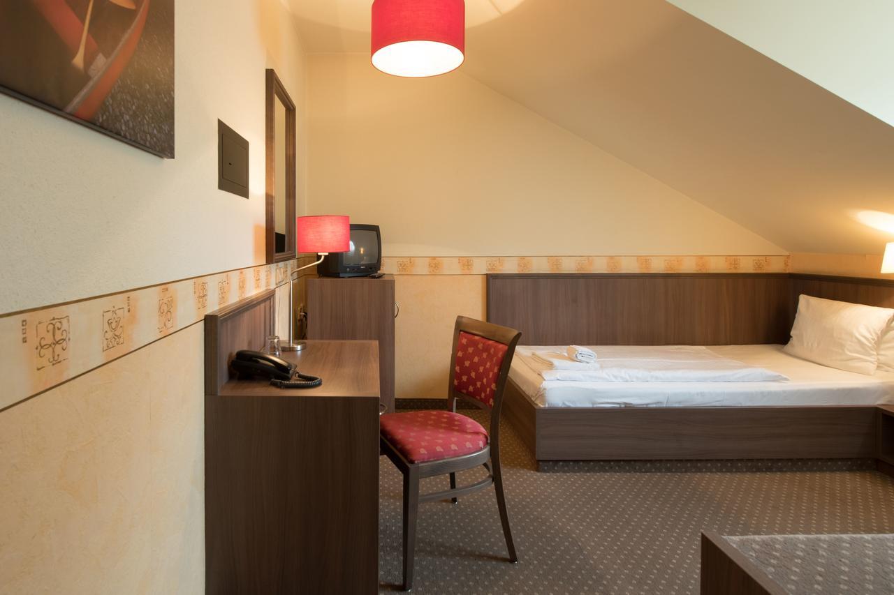 Hotel Ostruvek Prag Eksteriør billede
